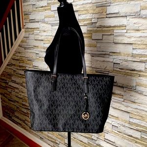 EUC Michael Kors shoulder bag
